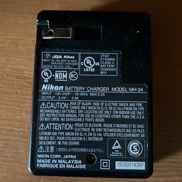 Nikon Battery Charger - Picture 2 of 2